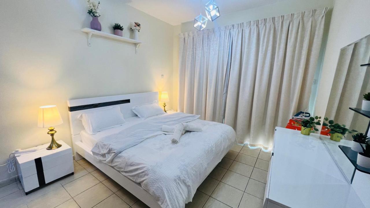 Newly Furnished Cozy One Bed Room Apartment 2 Bathroom City View Dubai Bagian luar foto