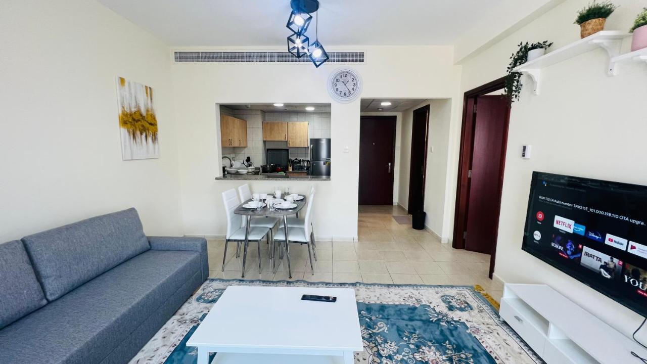 Newly Furnished Cozy One Bed Room Apartment 2 Bathroom City View Dubai Bagian luar foto