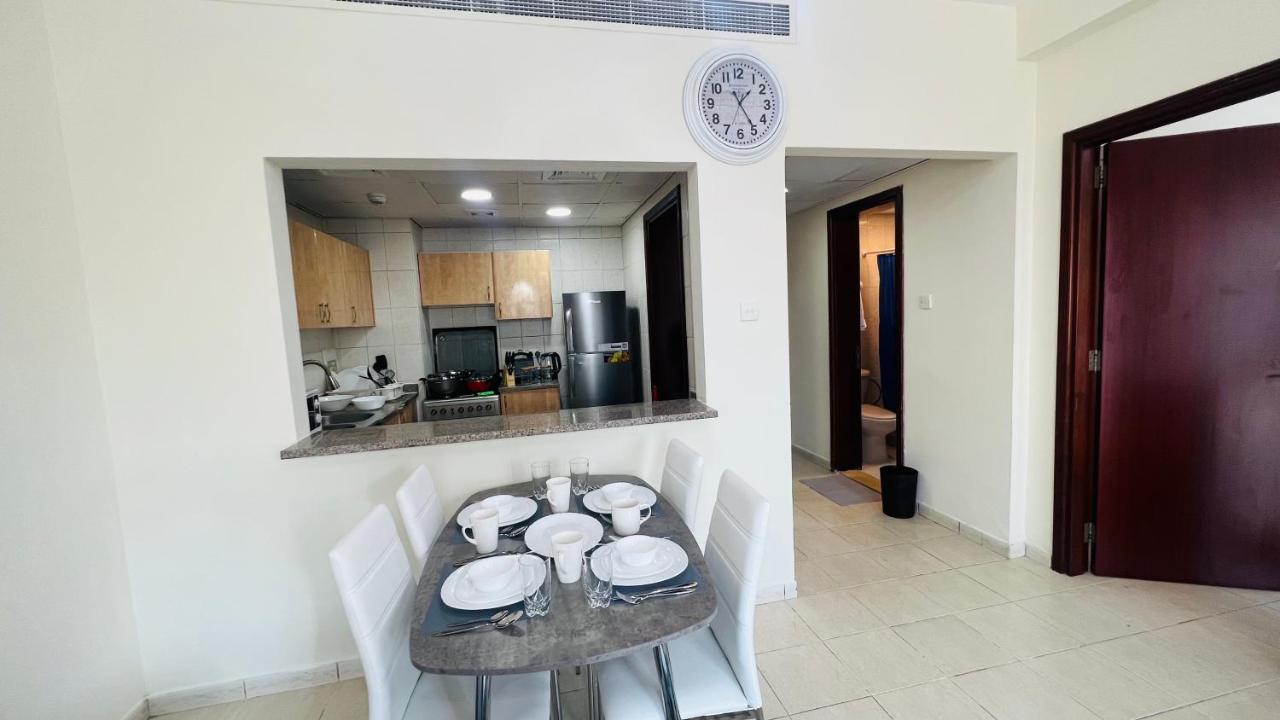 Newly Furnished Cozy One Bed Room Apartment 2 Bathroom City View Dubai Bagian luar foto