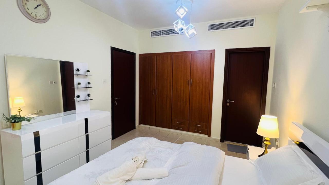 Newly Furnished Cozy One Bed Room Apartment 2 Bathroom City View Dubai Bagian luar foto