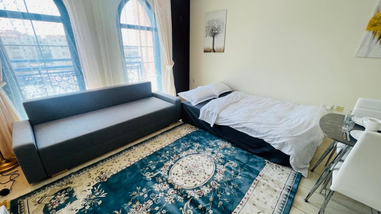 Newly Furnished Cozy One Bed Room Apartment 2 Bathroom City View Dubai Bagian luar foto