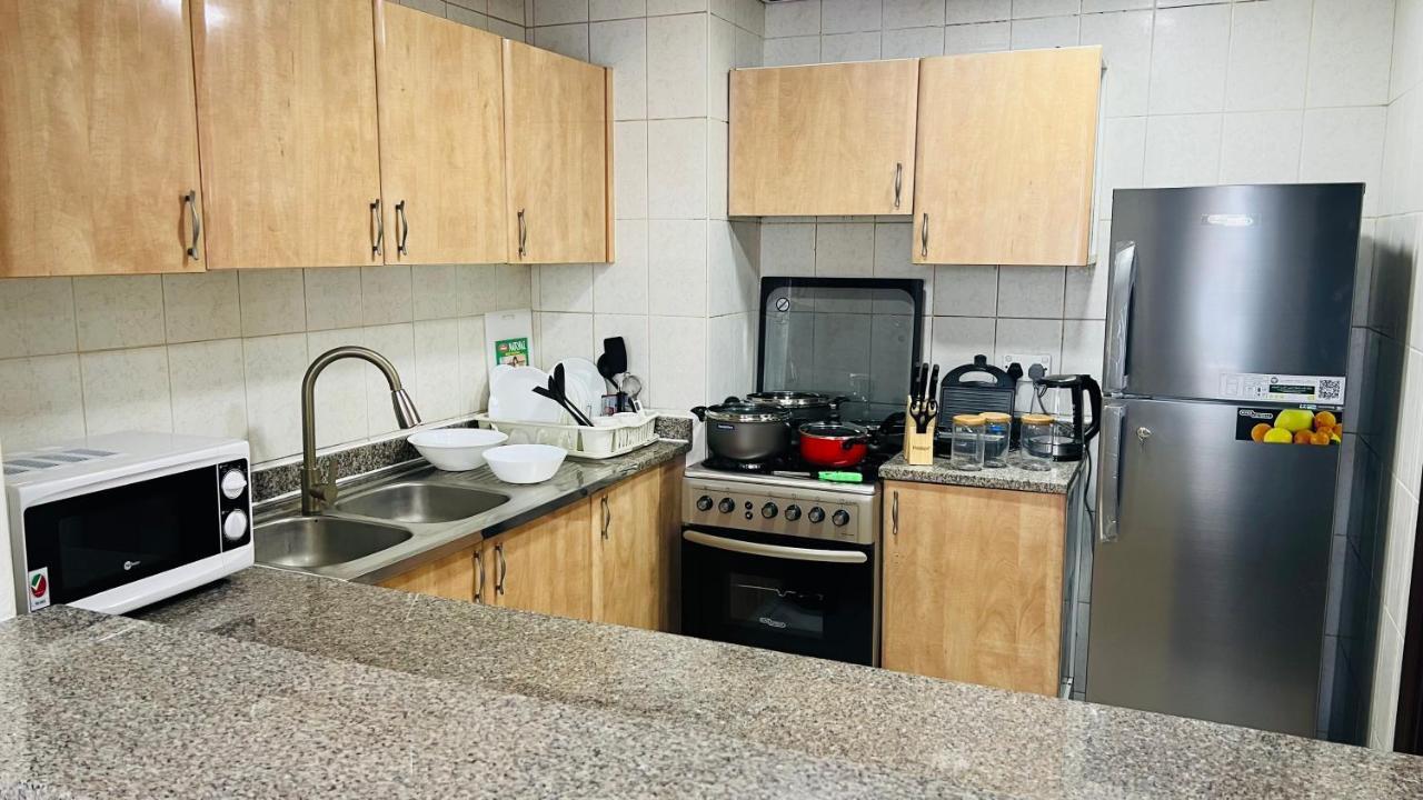 Newly Furnished Cozy One Bed Room Apartment 2 Bathroom City View Dubai Bagian luar foto