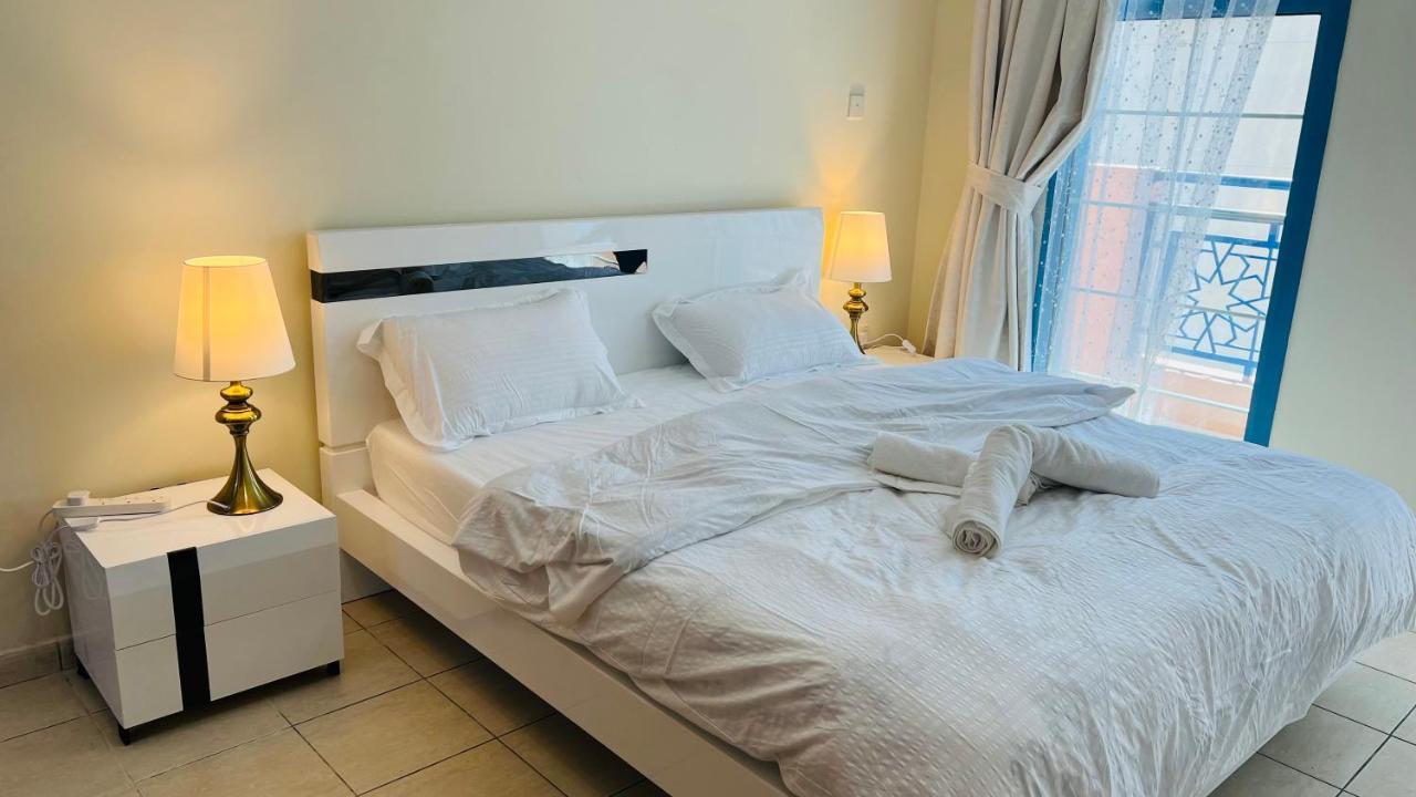Newly Furnished Cozy One Bed Room Apartment 2 Bathroom City View Dubai Bagian luar foto