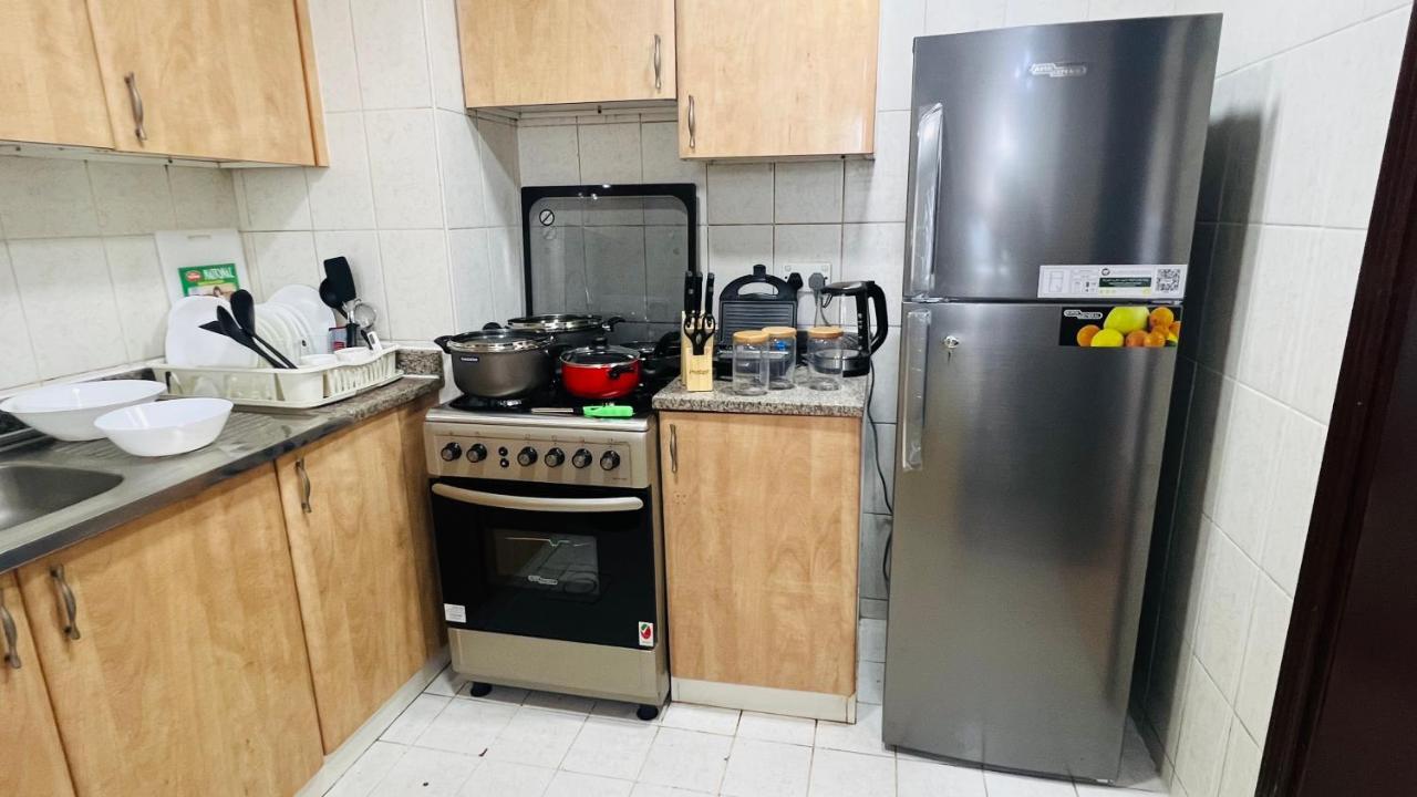 Newly Furnished Cozy One Bed Room Apartment 2 Bathroom City View Dubai Bagian luar foto