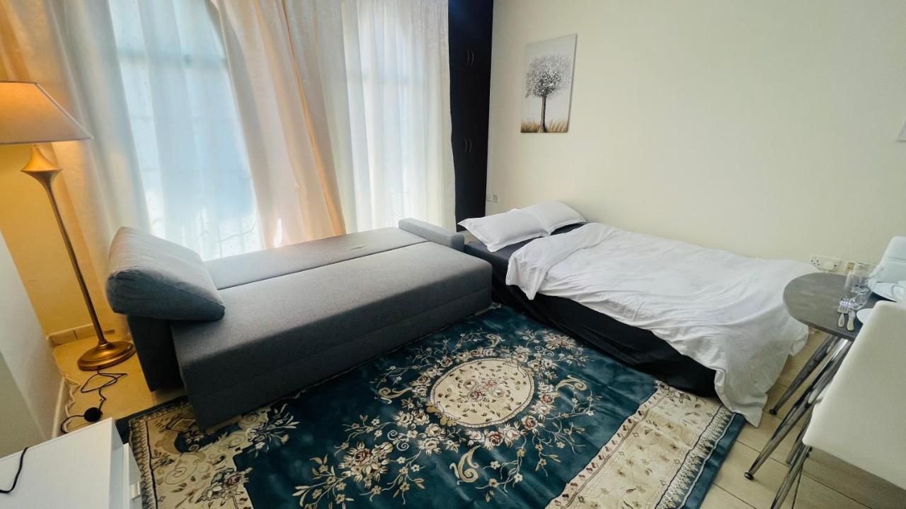 Newly Furnished Cozy One Bed Room Apartment 2 Bathroom City View Dubai Bagian luar foto