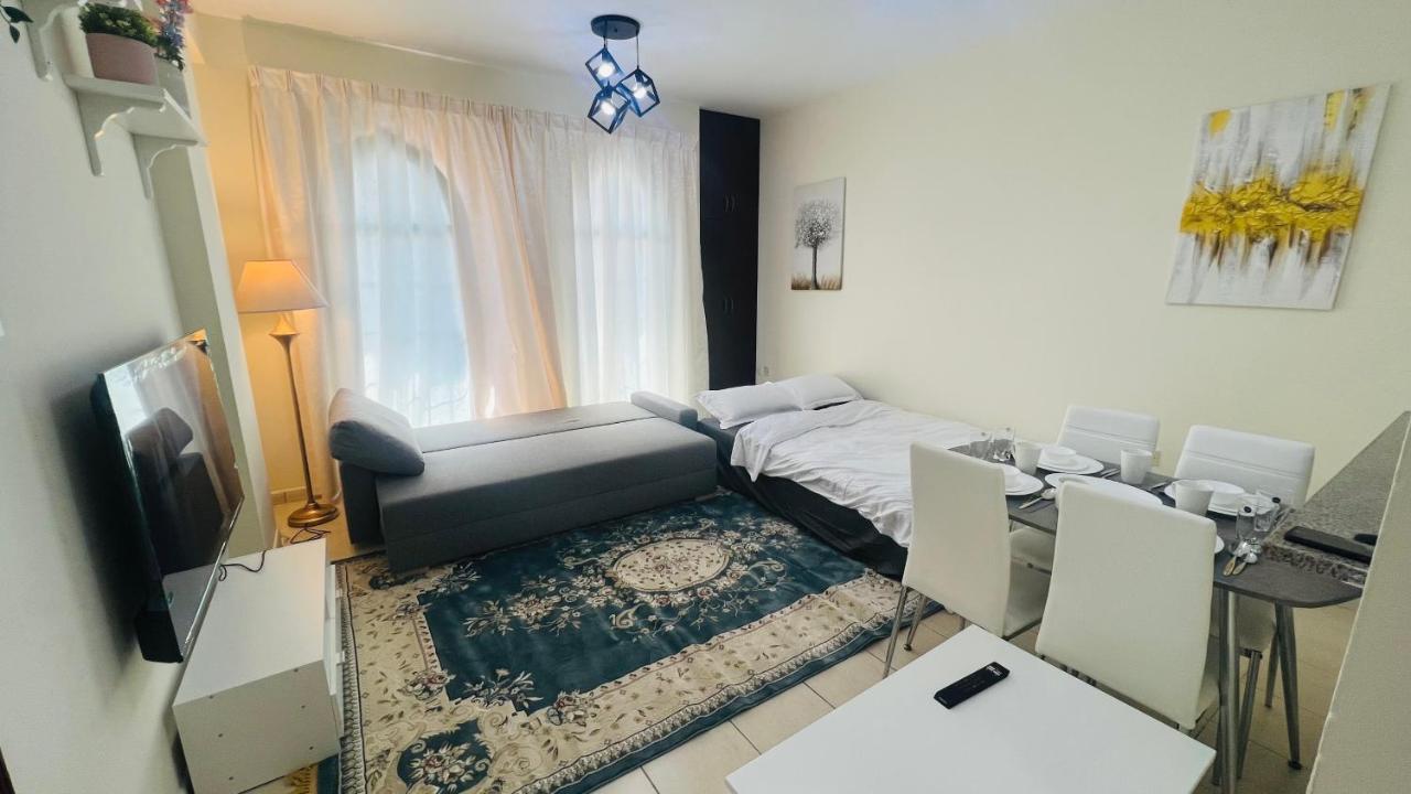 Newly Furnished Cozy One Bed Room Apartment 2 Bathroom City View Dubai Bagian luar foto