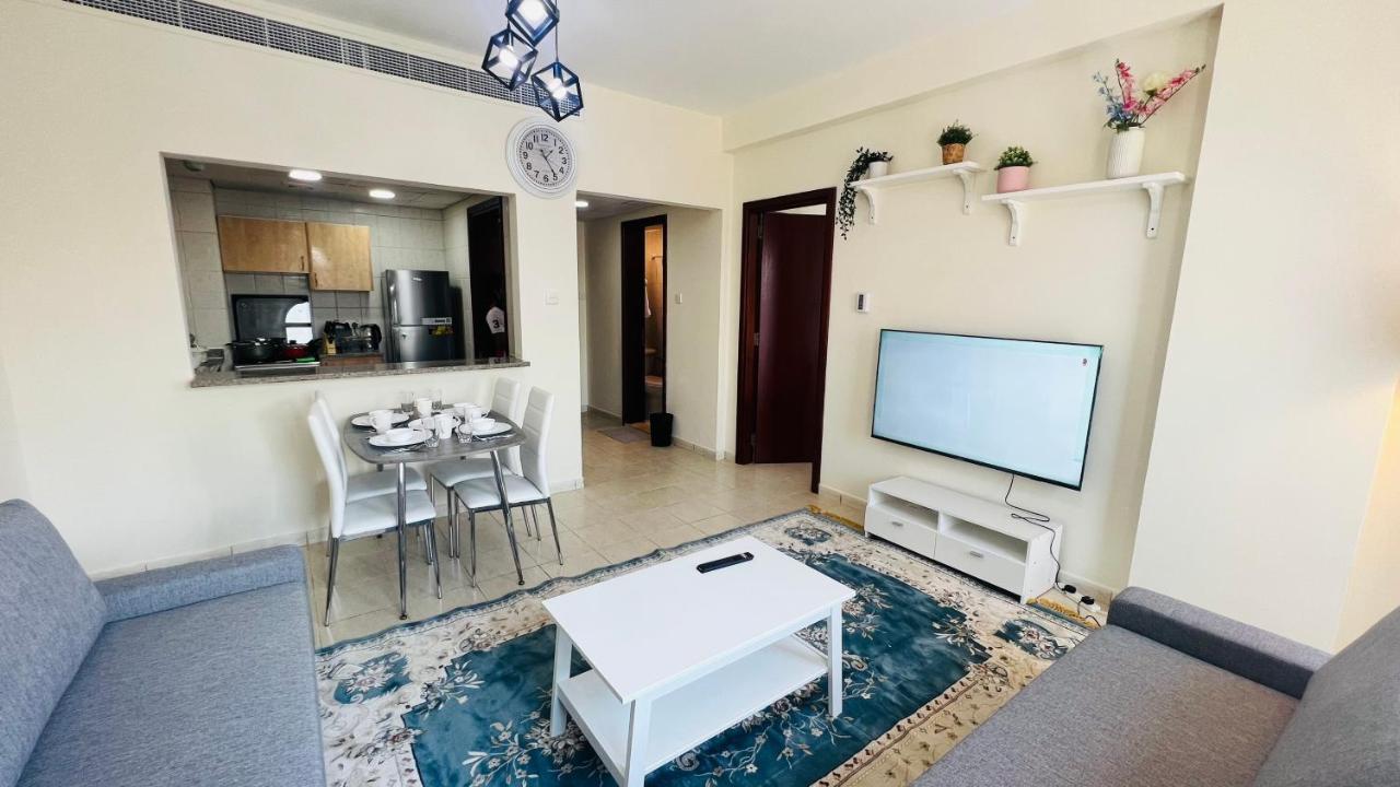 Newly Furnished Cozy One Bed Room Apartment 2 Bathroom City View Dubai Bagian luar foto