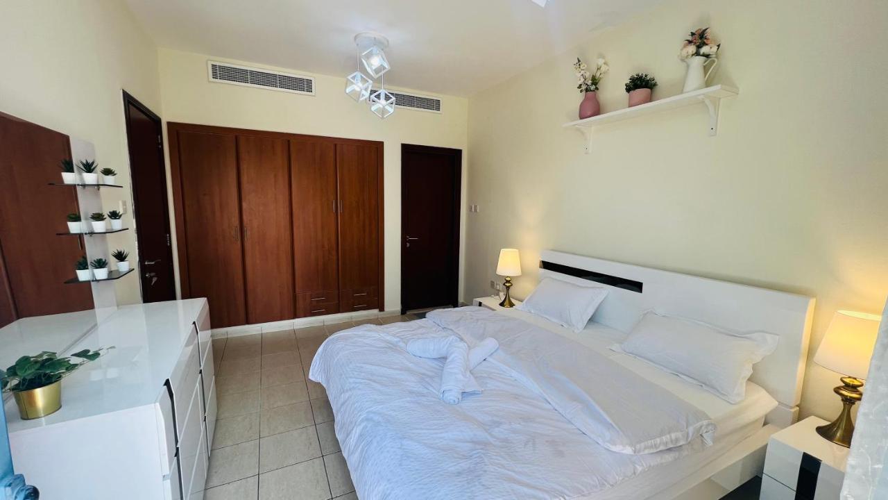 Newly Furnished Cozy One Bed Room Apartment 2 Bathroom City View Dubai Bagian luar foto