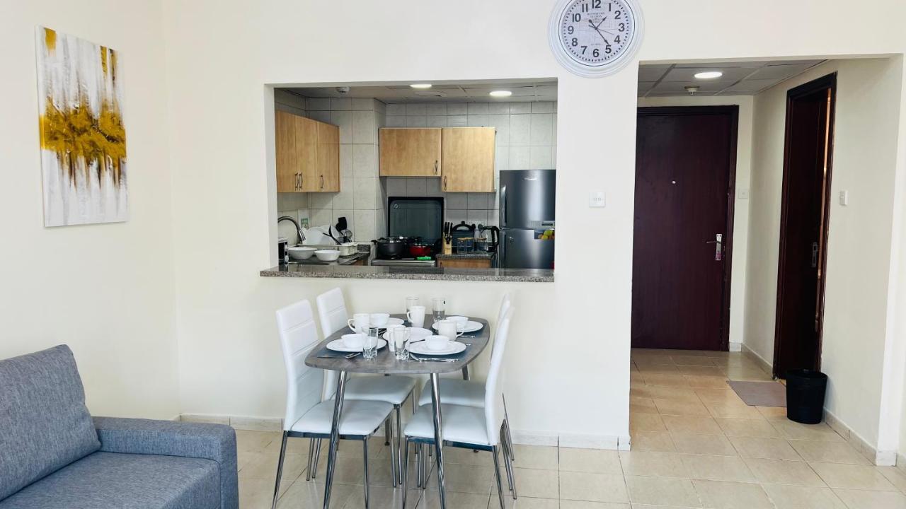 Newly Furnished Cozy One Bed Room Apartment 2 Bathroom City View Dubai Bagian luar foto
