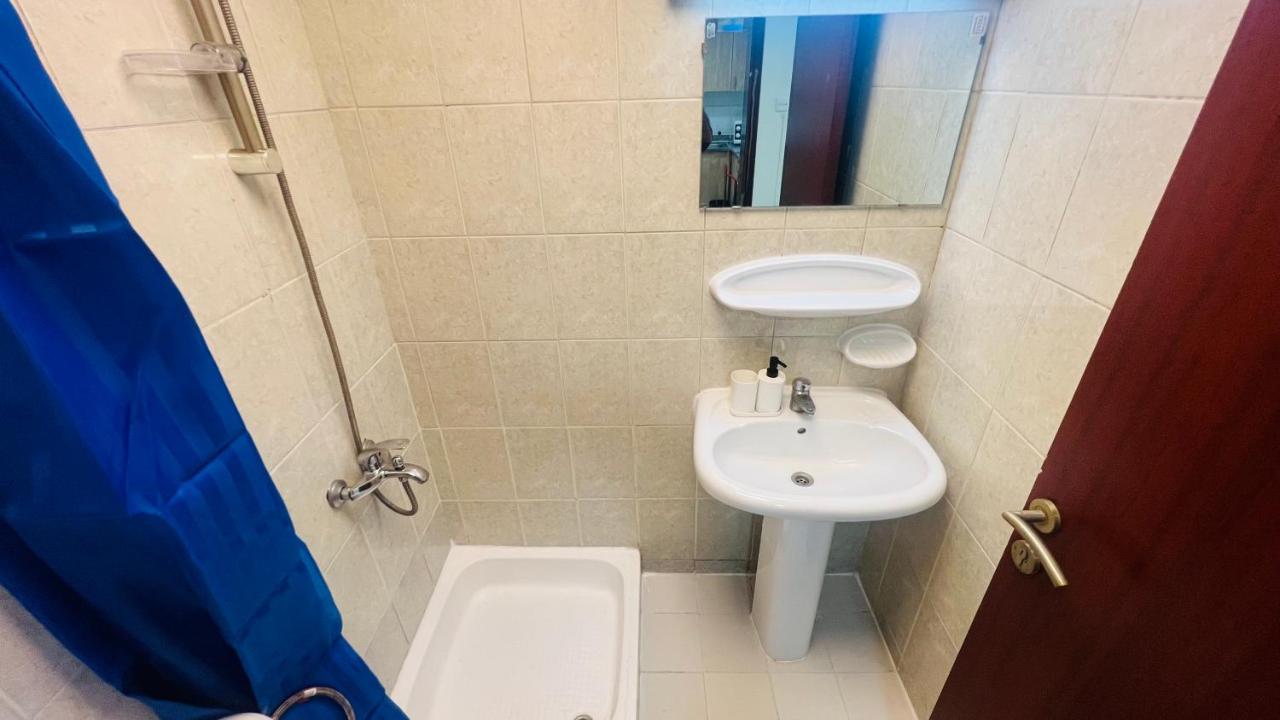 Newly Furnished Cozy One Bed Room Apartment 2 Bathroom City View Dubai Bagian luar foto