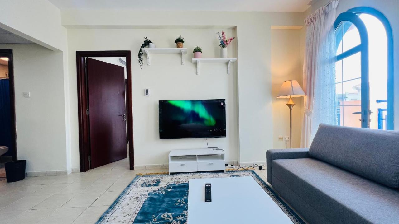 Newly Furnished Cozy One Bed Room Apartment 2 Bathroom City View Dubai Bagian luar foto